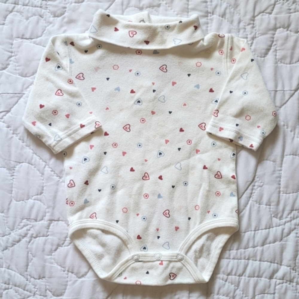 10/$20 ❄️ Simply Basic Onesie